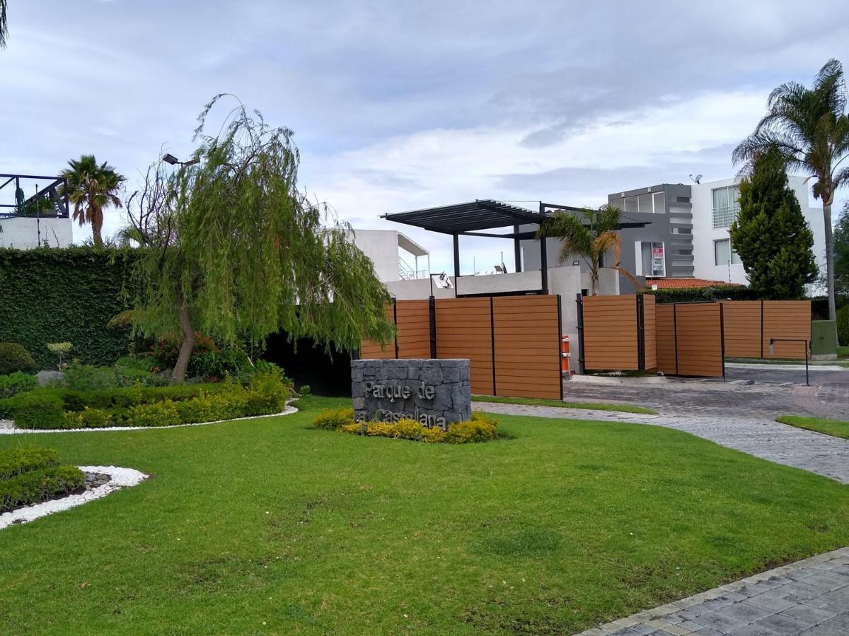 Habitacion Matrimonial Con Cama Y Sofa Para Cuatro Personas Tlaxcalancingo Экстерьер фото